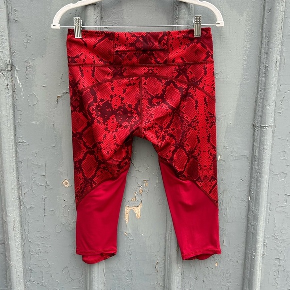 Lululemon Vent It Out Crop, size 6 - Picture 6 of 13